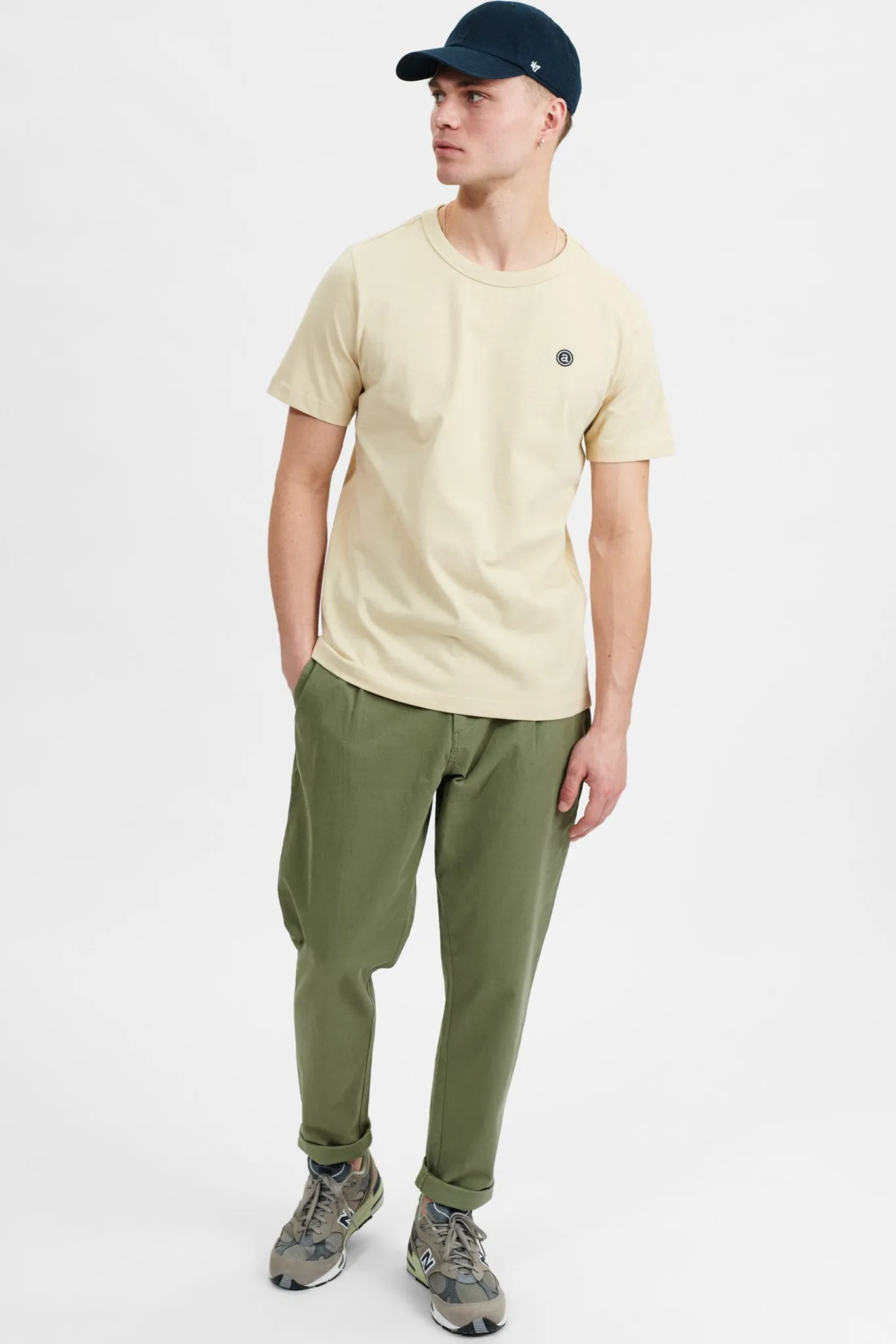 AKROD NOOS TEE - Brown Rice